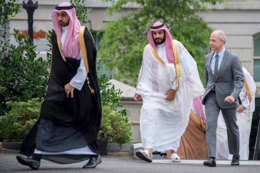 Deputy Crown Prince and Minister of Defense Mohammed bin Salman of Saudi Arabia (C) arrives at the White House in Washington, DC, June 17, 2016. AFP Photo 