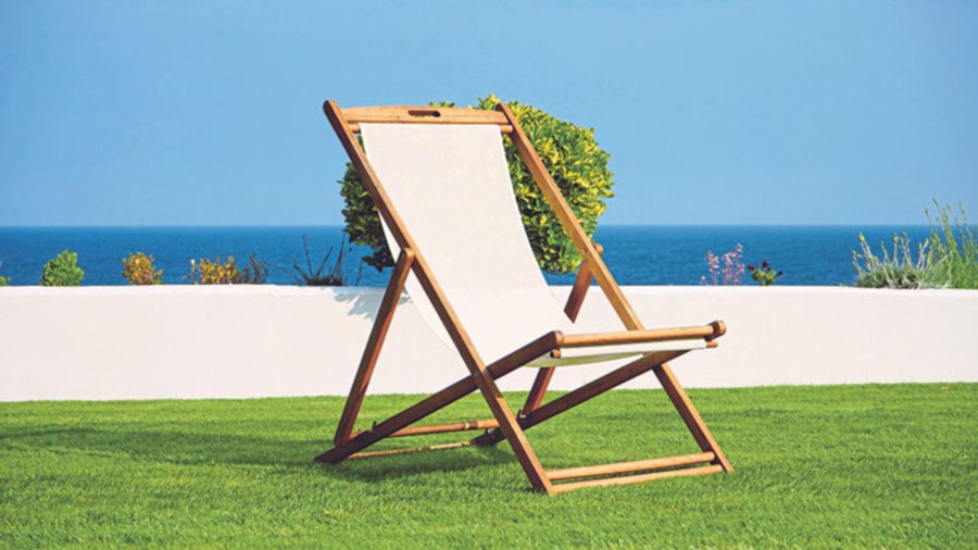 Traditional adjustable wooden bench garden chair.