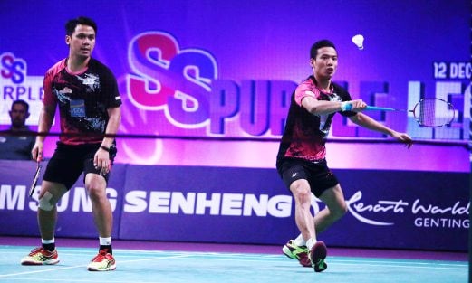 Ampang Jaya BC's Muhammad Syawal and Lukhi Nugroho in men's doubles action during their match against Kepong BC at the Kuala Lumpur Badminton Stadium, Cheras ​today​.