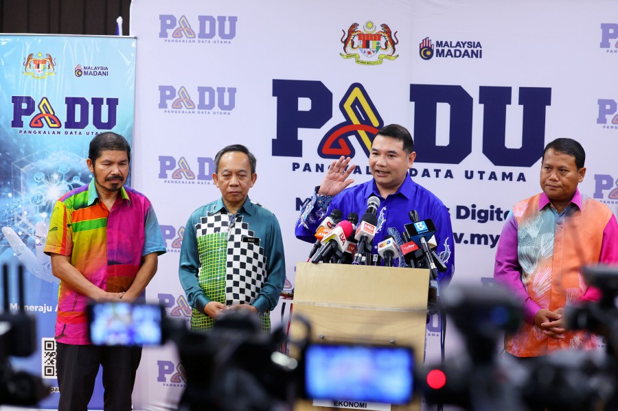Economy Minister Rafizi Ramli explained that this is because civil servants are bound by confidentiality acts, preventing any breaches. BERNAMA PIC