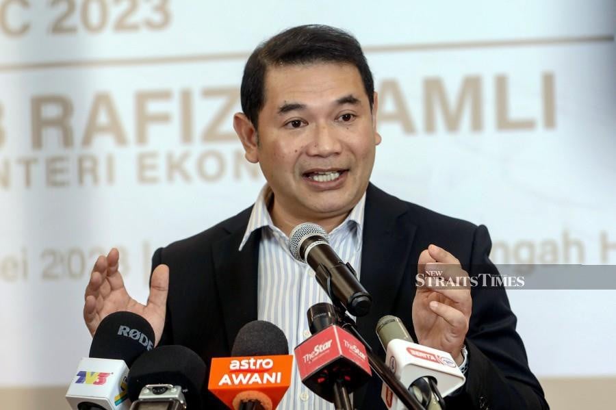 no-plans-to-revise-economic-growth-projection-rafizi-new-straits