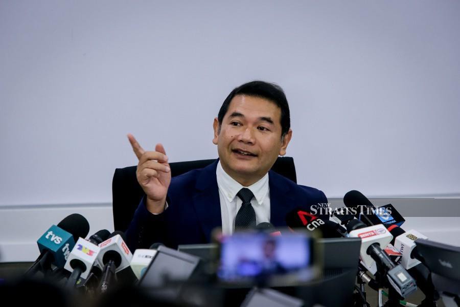 It is an extraordinary circumstance currently for a prime minister to helm the finance minister portfolio, but this should only be practised for a short time, Economic Affairs Minister Rafizi Ramli said. NSTP/ASYRAF HAMZAH