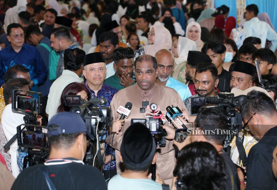 Sungai Buloh member of parliament Datuk R. Ramanan has advised Kuala Kubu Baharu voters to obtain information from trustworthy sources. NSTP/EIZAIRI SHAMSUDIN