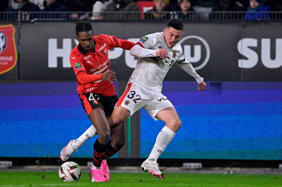Rennes' French defender Jeremy Jacquet (L) fights for the ball with Nice's French midfielder Tom Alexis Louchet during the French L1 football match between Stade Rennais FC and OGC Nice at The Roazhon Park Stadium in Rennes, western France. - AFP pic