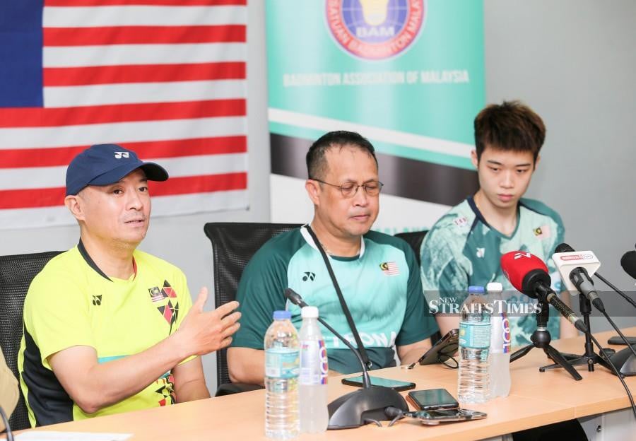 Men's singles coach Hendrawan (left) is urging patience from all parties, emphasising that world No. 15 Ng Tze Yong still has a journey ahead before he can transform into a title-winning shuttler. NSTP/ASWADI ALIAS