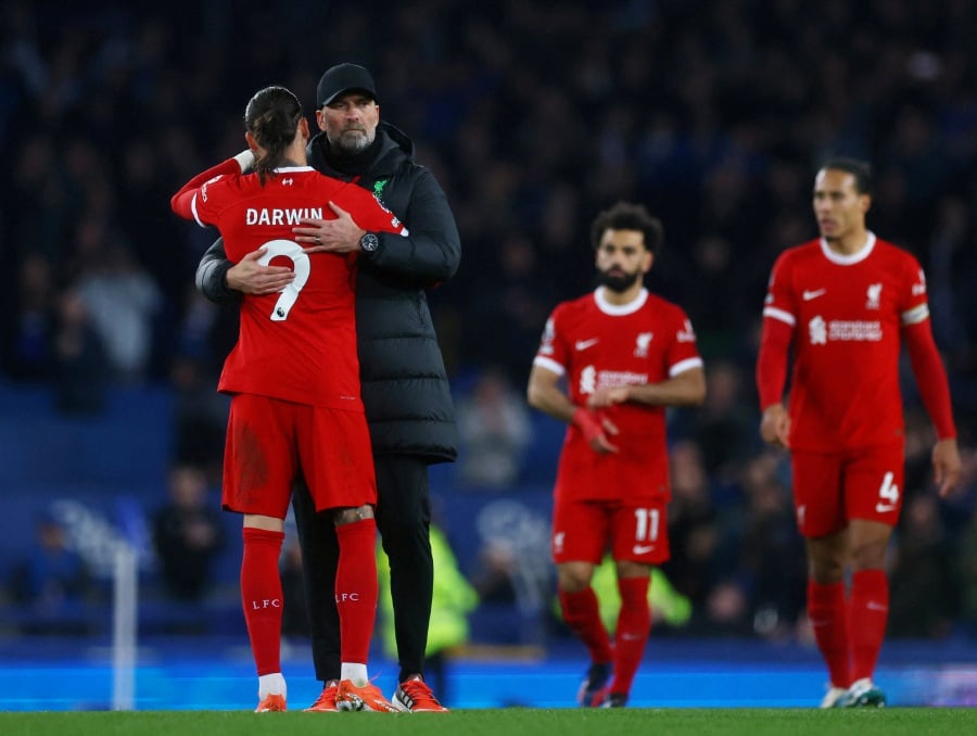 Liverpool's Darwin Nunez and manager Juergen Klopp look dejected after the match. - Reuters pic