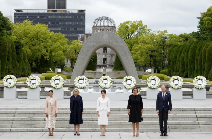 G7 leaders visit Hiroshima memorial in shadow of new threats | New ...