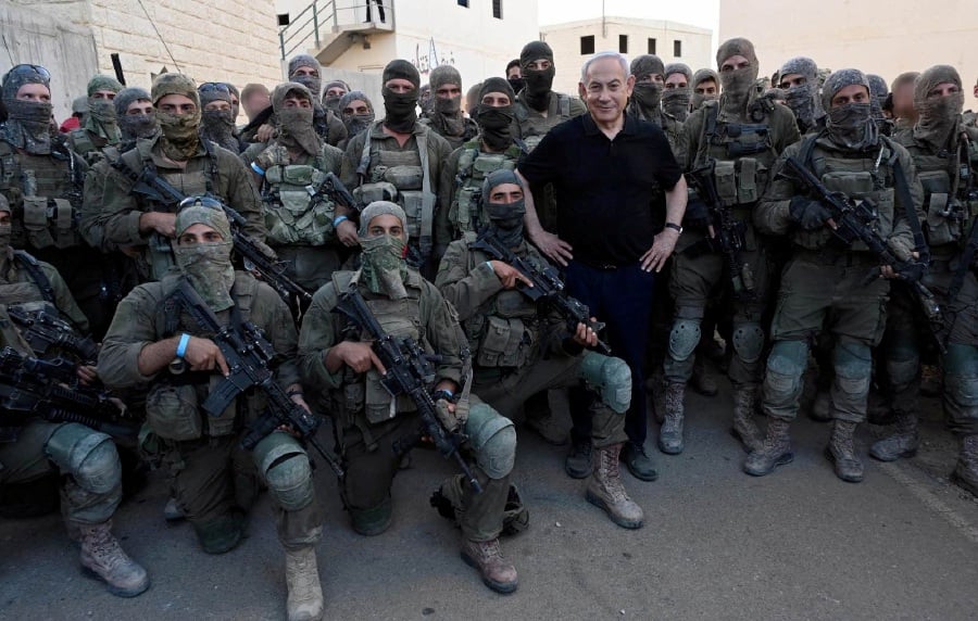 Israeli Prime Minister Benjamin Netanyahu poses for a photo with soldiers as he visits an Israeli army base in Tze'elim, Israel November 7, 2023. - REUTERS Pic