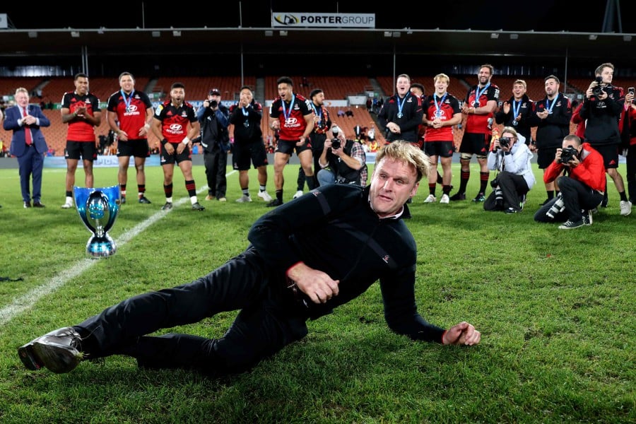 Super Rugby Pacific final: Crusaders claim 25-20 victory over