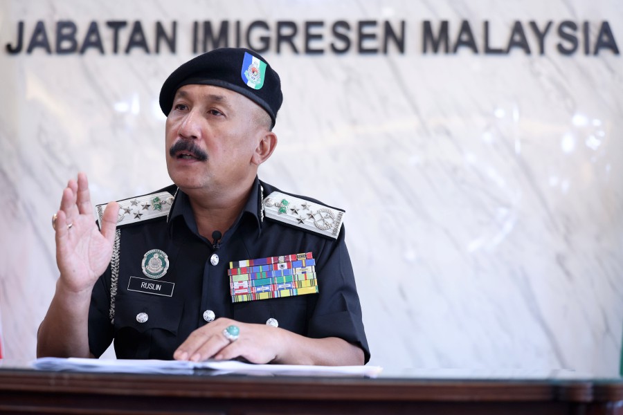 PUTRAJAYA: Immigration Department director-general Datuk Ruslin Jusoh said the Migrant Repatriation Programme (PRM) will enable undocumented foreigners who surrendered to be sent back to their home countries without being prosecuted. — FotoBernama