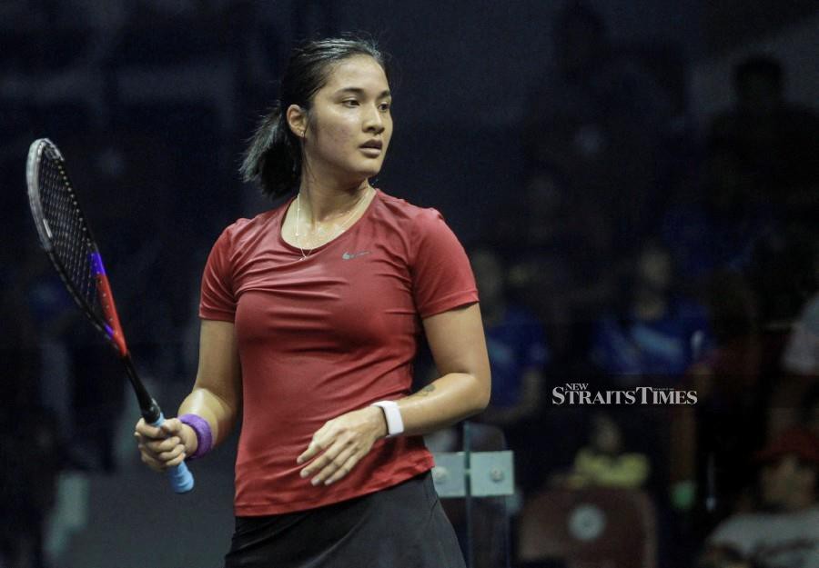 Women's national No 2 Rachel Arnold brought out her A game as she denied Aifa Azman a chance to extend her winning run by clinching the SRAM PSA 7 squash championships on Tuesday. - NSTP file pic
