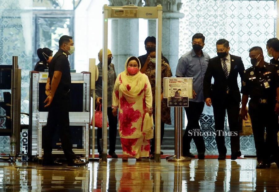 This  December 6, 2021, file pic shows  Datin Seri Rosmah Mansor arriving at the Kuala Lumpur Court Complex.  - NSTP/MOHD FADLI HAMZAH