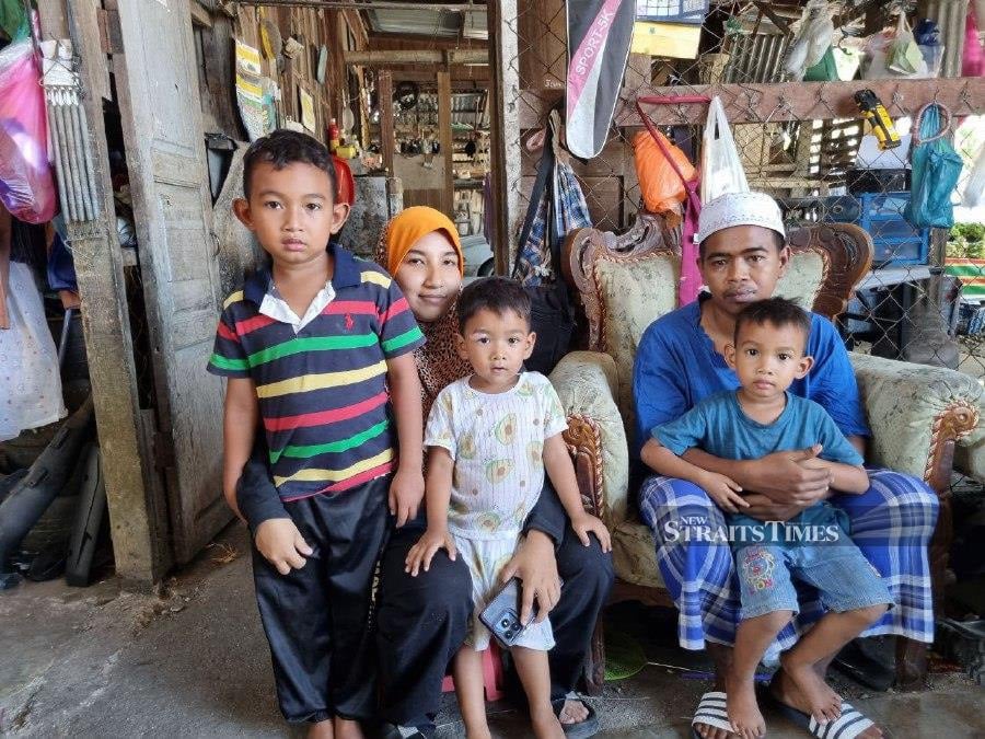 Celebrating this year's Hari Raya Aidilfitri will be no meaningful to vegetable seller Ruslina Rusli who lost her three-year-old son to heat stroke recently. - NSTP/SHARIFAH MAHSINAH ABDULLAH