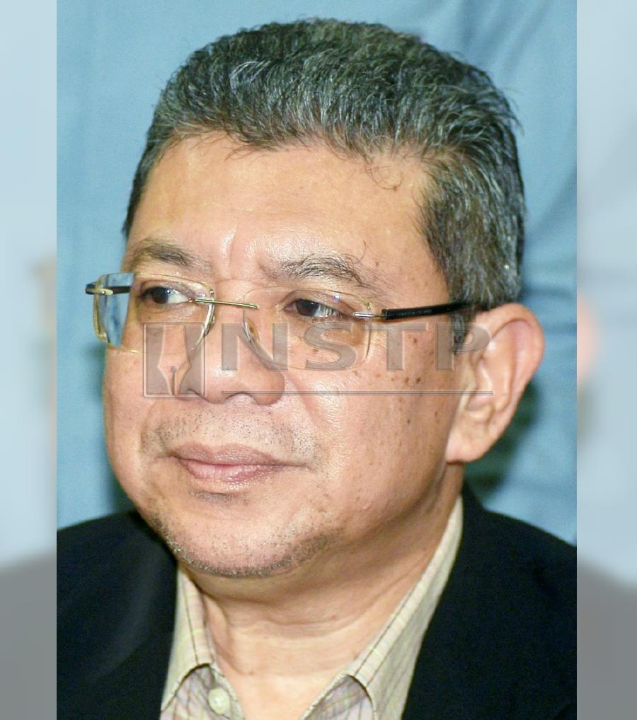 Foreign Minister Datuk Saifuddin Abdullah, his deputy minister, secretary-general and senior staff no longer fly First Class for overseas trips as part of ministry’s frugal spending practices. Pic by STR/FAIZ ANUAR