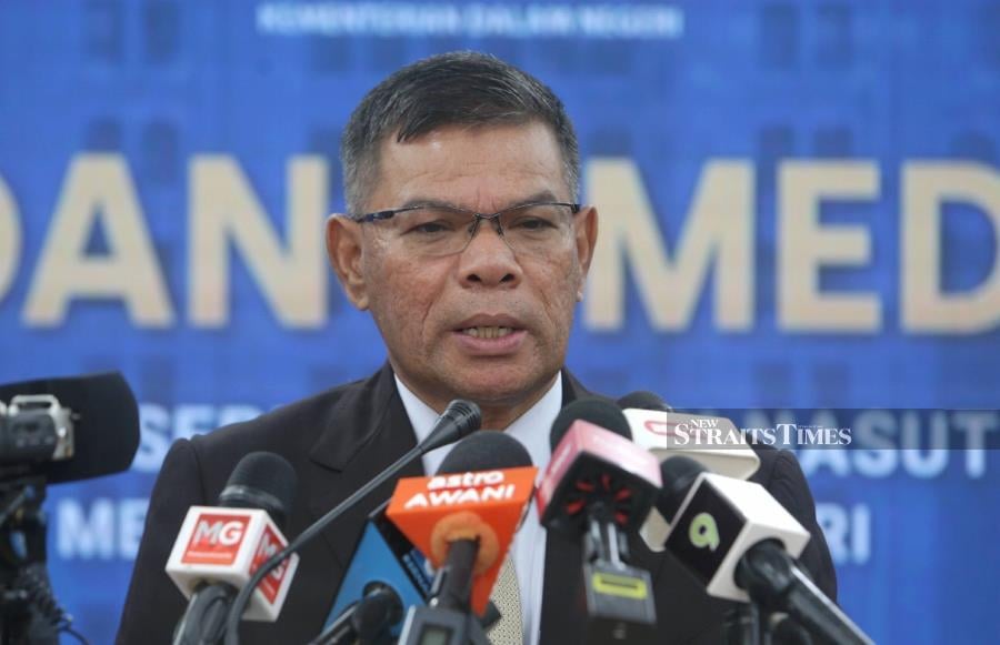 Datuk Seri Saifuddin Nasution Ismail (left) said issues regarding citizenship of children born overseas to Malaysian mothers with foreign spouses is among the top agenda of the Ministry. - NSTP/MOHAMAD SHAHRIL BADRI SAALI 