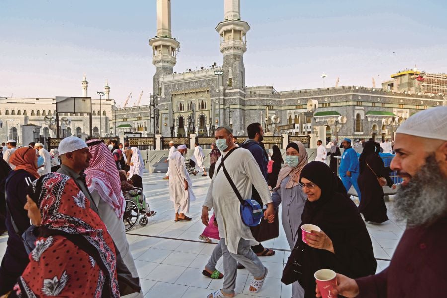 Saudi Bars Gulf Citizens From Entering Makkah Madinah New