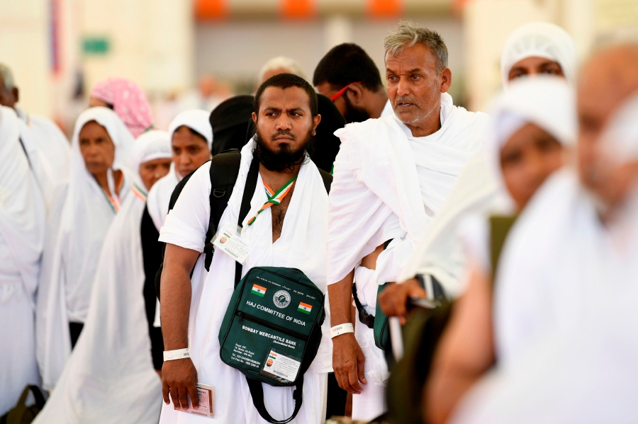 Saudi state carrier hit by system failure ahead of hajj | New Straits ...