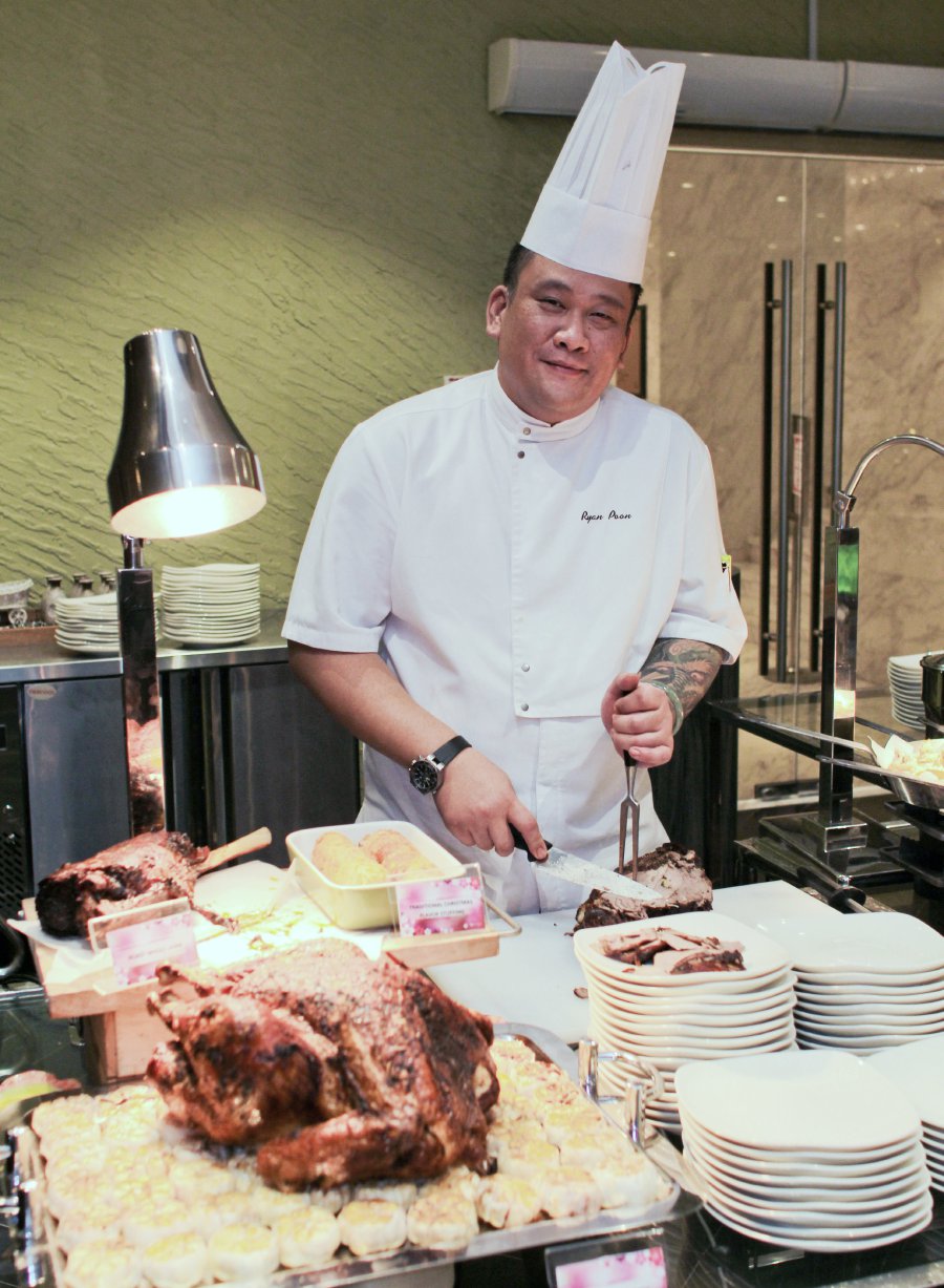 (File pix) Lexis Hibiscus director of culinary, Chef Ryan Poon said there will be more than 50 dishes offered at the hotel’s Roselle Coffee House to mark the year-end festivities. Pix by Adzlan Sidek