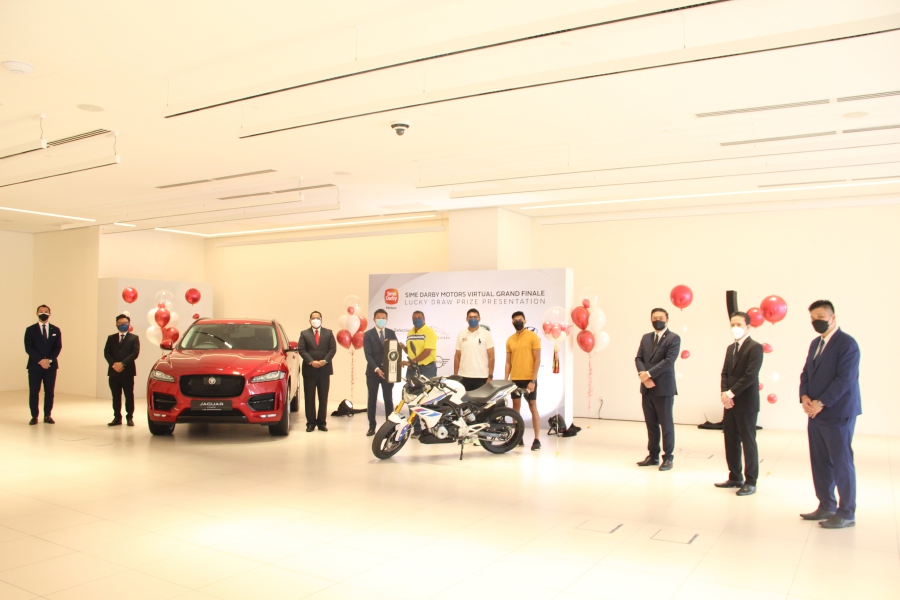 The bike was handed over to the lucky winner, who bought a Jaguar F-Pace 300PS at the virtual sales carnival, during a prize presentation.