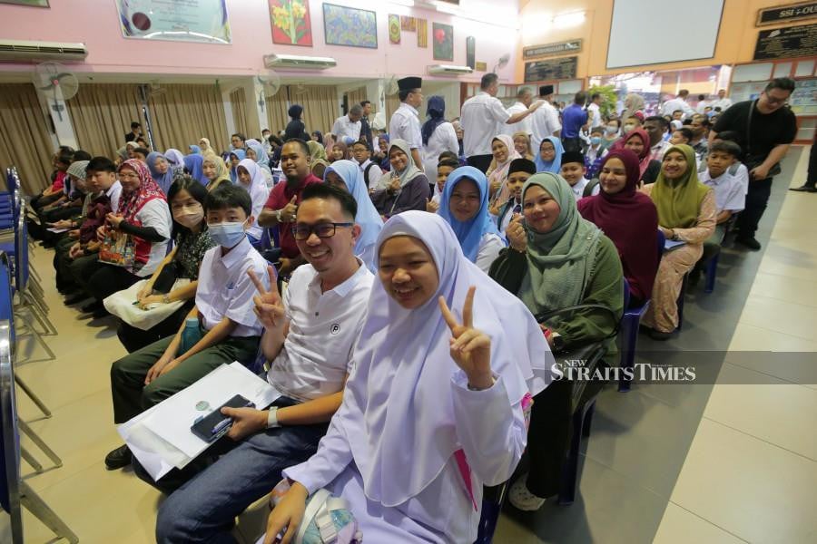 A total of five million students will begin their 2024/2025 academic school session today and tomorrow. NSTP/NUR AISYAH MAZALAN
