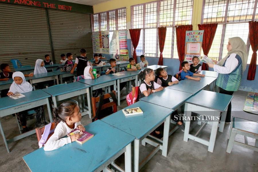 The Education Ministry’s decision to “open its doors” for the public to give their input on the next education development plan has sparked much enthusiasm, including those in the fraternity. General pic by STR / FAIZ ANUAR