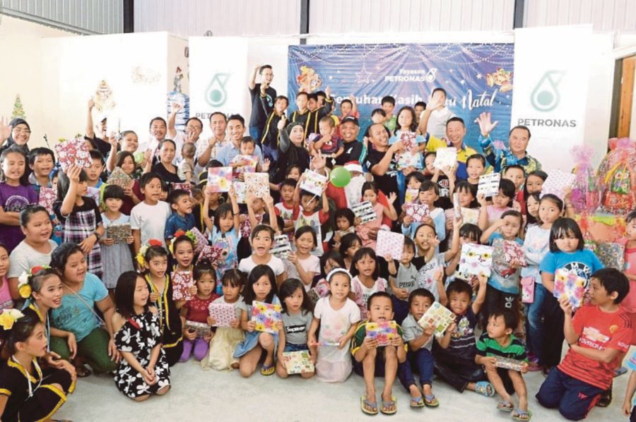 Petronas Spreads Festive Joy To 350 Families In Sabah And Labuan