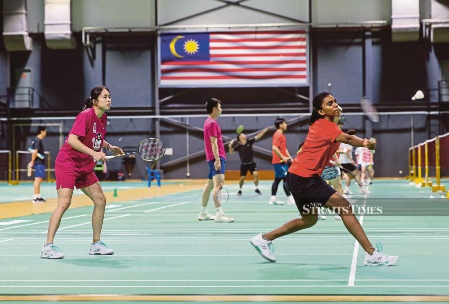  Pearly Tan and M. Thinaah attending a training session at the Academy Badminton Malaysia (ABM) in Bukit Kiara. - BERNAMA PIC