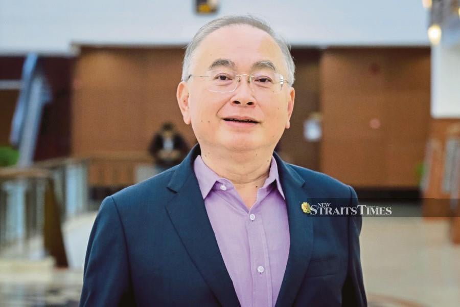 MCA president Datuk Seri Wee Ka Siong said the party stood firm on its stance to have a candidate from Barisan Nasional (BN) contesting in the upcoming Kuala Kubu Baharu by-election slated for May 11. NSTP/ASYRAF HAMZAH