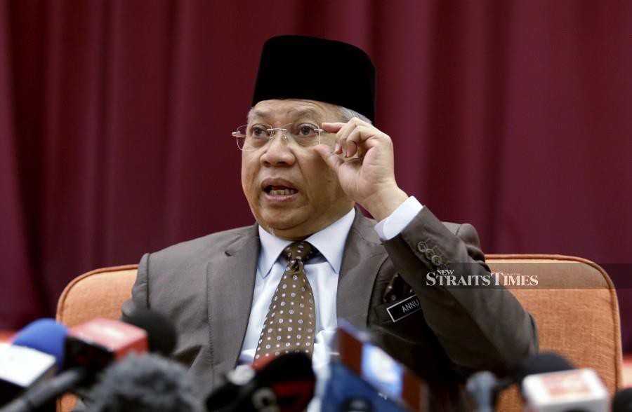 Tan Sri Annuar Musa calls for a stop to the act of politicising the government's efforts, including the proclamation of a state of emergency by the Yang di-Pertuan Agong in order to ensure the safety and well-being of the people. - NSTP file pic