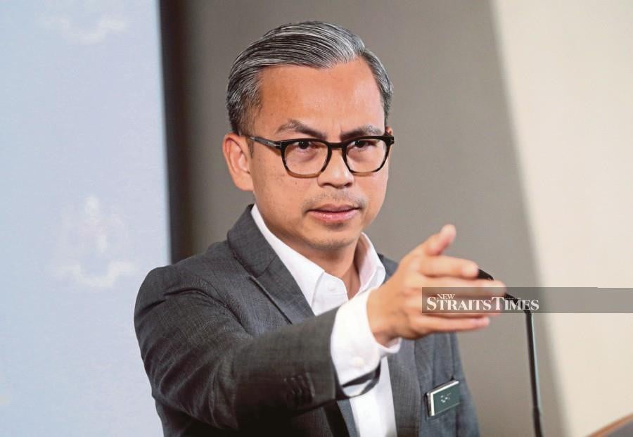 PKR information chief Fahmi Fadzil said PN's candidate Khairul Azhari Saut who is also Bersatu Hulu Selangor division acting chief keeps on being boycotted by the Pas top leadership. STR/GENES GULITAH