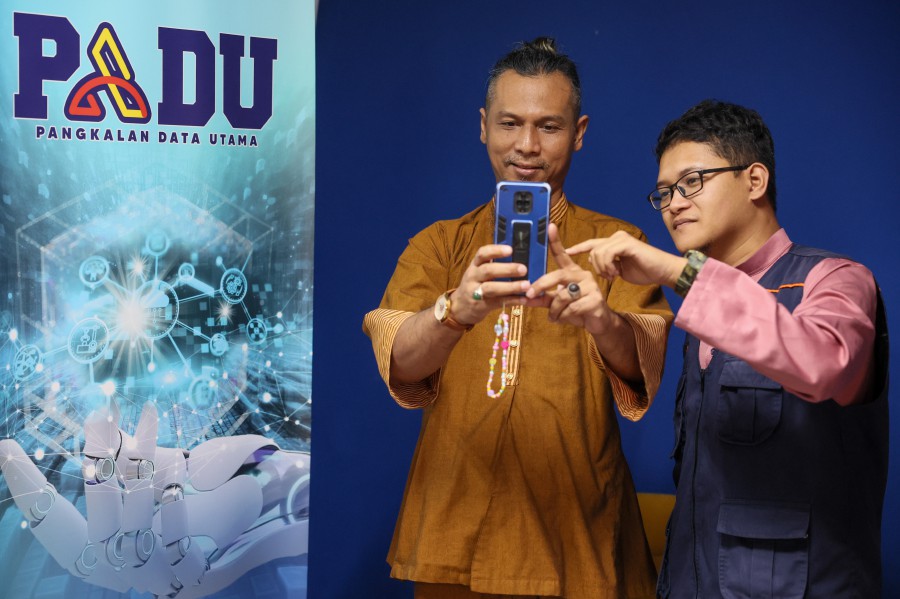 The Central Database Hub, or its official Bahasa Malaysia nomenclature Padu, is now a cohesive digital identity system, streamlining massive government databases into a comprehensive and practical tool. BERNAMA PIC