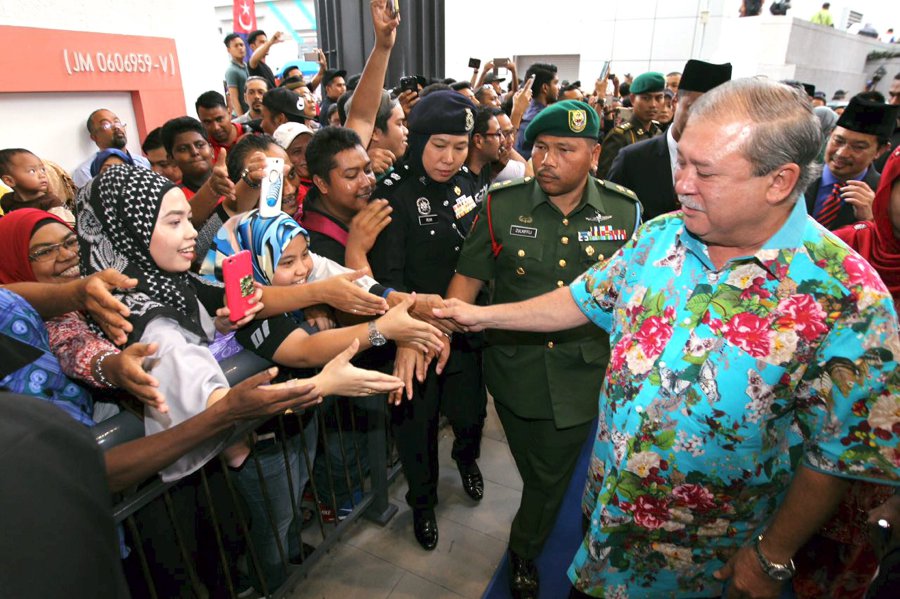 Sultan Ibrahim S Birthday Gift Pulls In The Masses