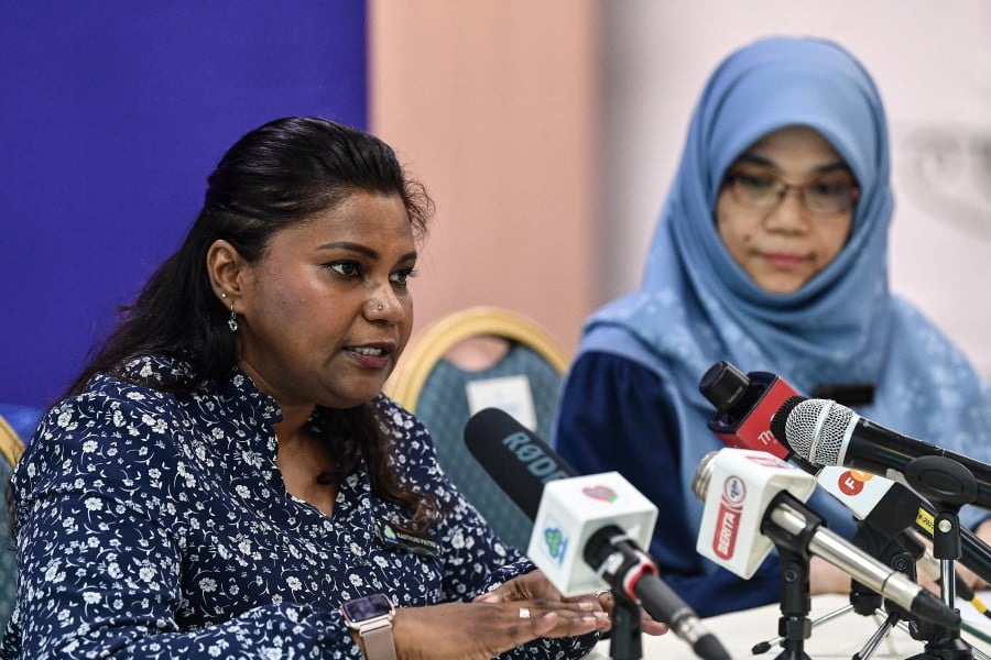 KUALA LUMPUR: The Human Resources Ministry and Social Security Organisation (PERKESO) chairman Kasthuri Patto (Left) announced thEe aim to attract 500,000 contributions to the Housewife Social Security Scheme (SKSSR) by the end of this year. — BERNAMA