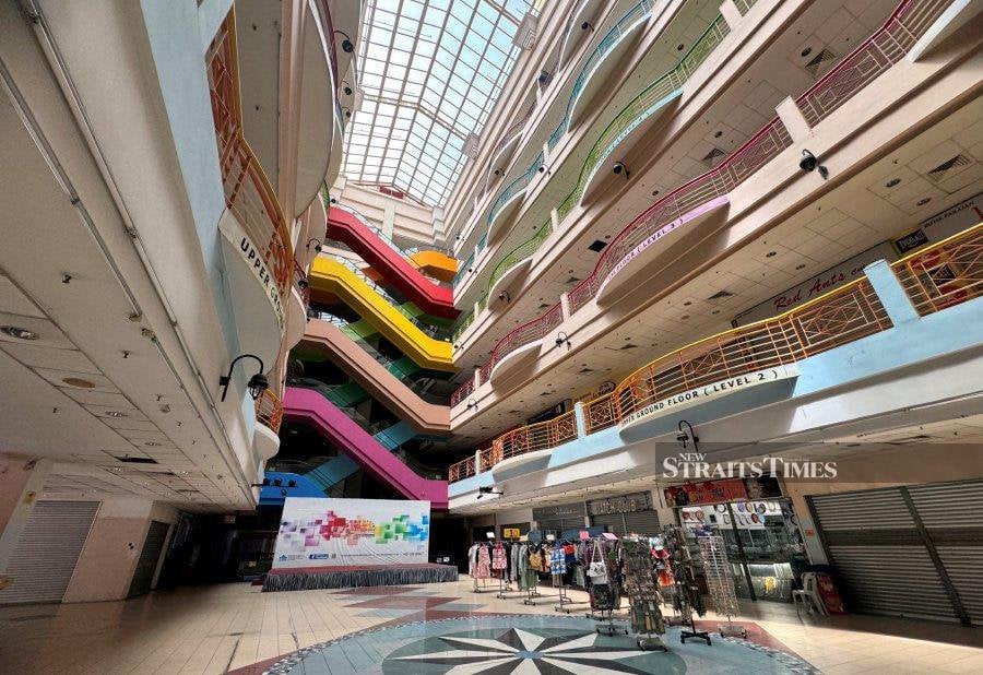 The interior of the Skudai Parade shopping mall in Johor Baru. - NSTP/NUR AISYAH MAZALAN