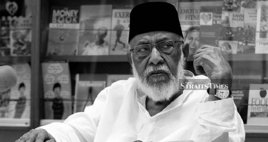 Consumers’ Association of Penang founding member founding member S.M. Mohamed Idris died due to heart failure. He was 93. -NSTP/File pic