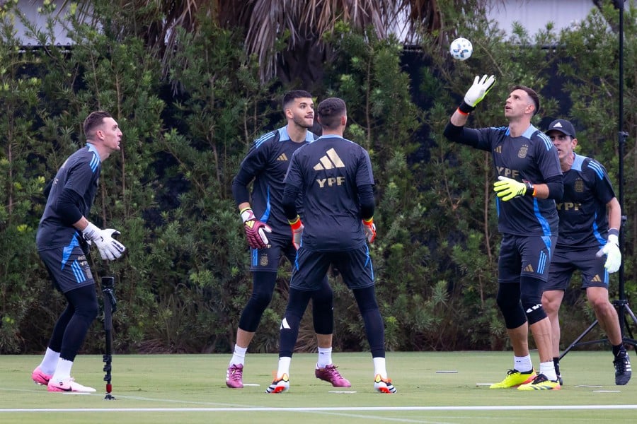  Emiliano Martinez (Right) of Argentina plays with teammates and Geronimo Rulli (Center) during a training session at Florida Blue Training Center on Wednesday (June 5) in Fort Lauderdale, Florida. — AFP 