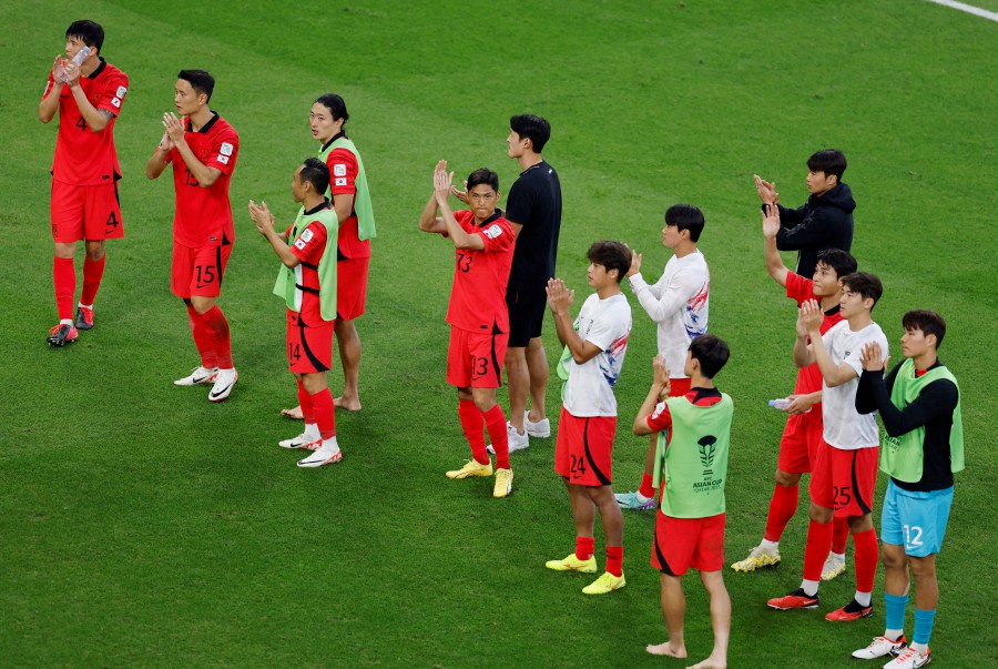 South Korea players applaud fans after the match. REUTERS PIC