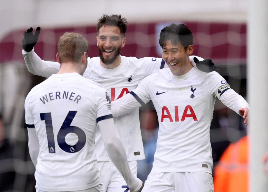 Tottenham Hotspur's Timo Werner (left) celebrates scoring their fourth goal with Rodrigo Bentancur (centre) and Son Heung-min (right). (REUTERS/David Klein)