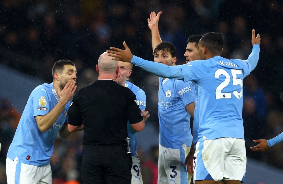 Man City charged by English FA after Haaland and others surrounded ref  during Tottenham draw
