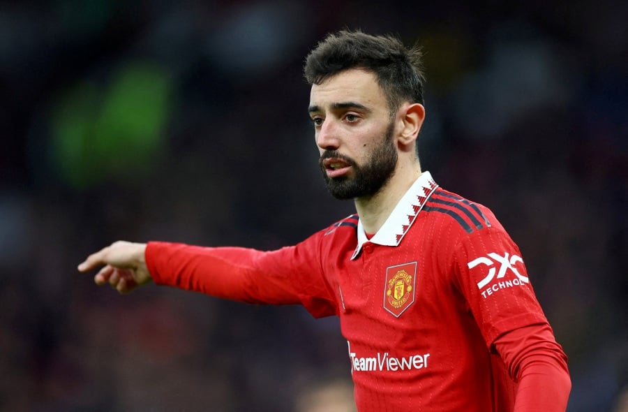 United's Fernandes rewards fan who messaged him for 300 days