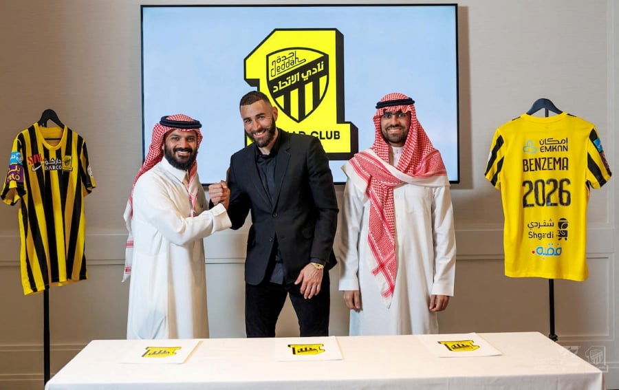Karim Benzema poses with members of the Saudi Arabian soccer team Al Ittihad organization. (Al Ittihad/Handout via REUTERS)
