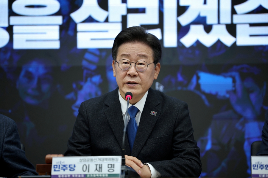 Lee Jae-myung, leader of the main opposition Democratic Party, speaks during an event to disband the election camp for the 22nd parliamentary election in Seoul, South Korea. (REUTERS/Kim Hong-Ji)