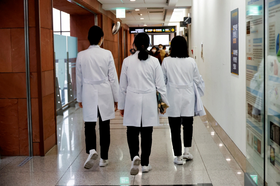 Medical workers walk at Severance Hospital in Seoul, South Korea. (REUTERS/Kim Soo-hyeon)