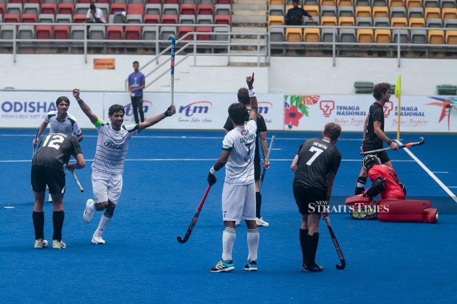  Arshad Liaqat, 21, was on target in the 19th, 39th and 54th minutes with field attempts at the National Hockey Stadium while the other scorer for Pakistan was Hannan Shahid who perfected a penalty corner in the 32nd minute.- NSTP/GENES GULITAH