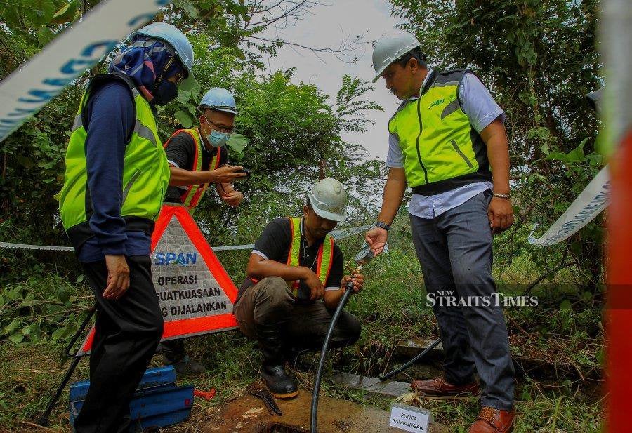 A total of 1,727 million litres of water per day (MLD) literally went down the drain every day in 2021, mainly due to illegal water consumption or commercial losses,  costing water supply companies about RM2.05 billion in losses. NSTP/AZRUL EDHAM