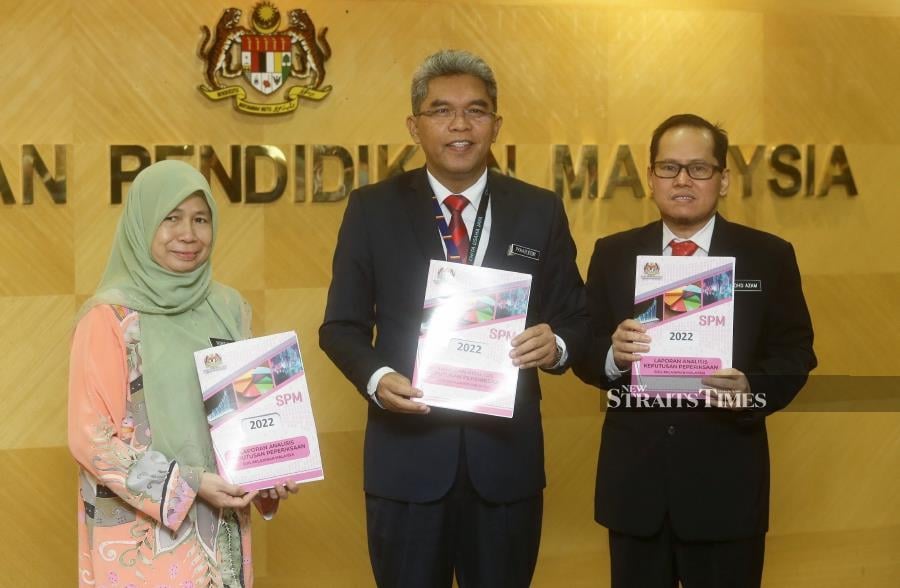 Education director-general Datuk Pkharuddin Ghazali said a total of 75,322 candidates or 20.1 per cent obtained average results with at least a grade C for all subjects. - NSTP/MOHD FADLI HAMZAH  