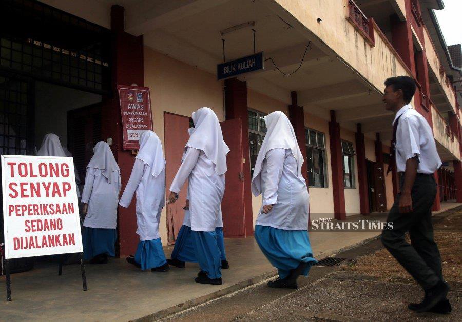 The Education Ministry (MoE) has identified 16 examination centres in Terengganu that are at risk of being hit by the fourth wave of floods. - NSTP file pic