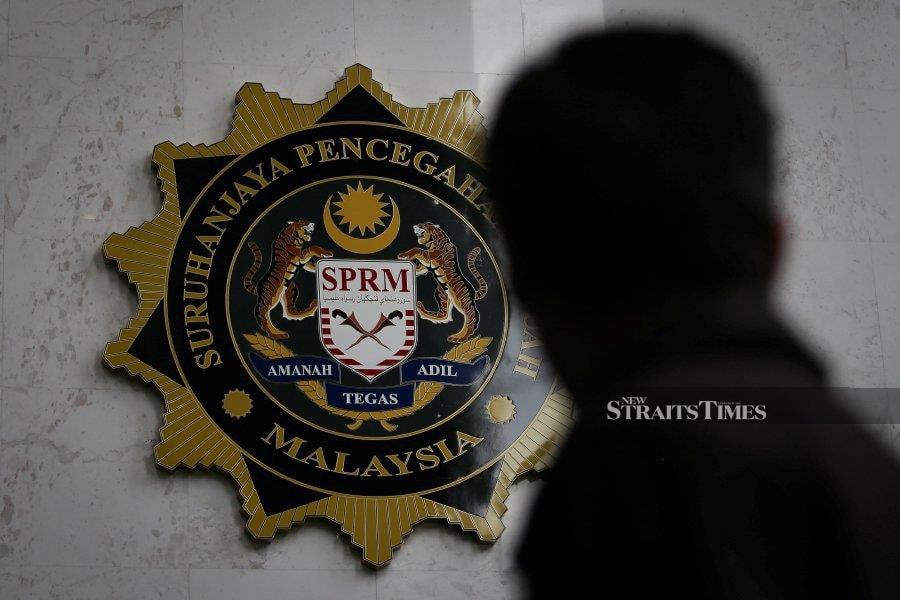 The Malaysian Anti-Corruption Commission (MACC) Chief Commissioner Tan Sri Azam Baki said the individuals also included former prime minister and former finance minister at the time. NSTP/ASWADI ALIAS.