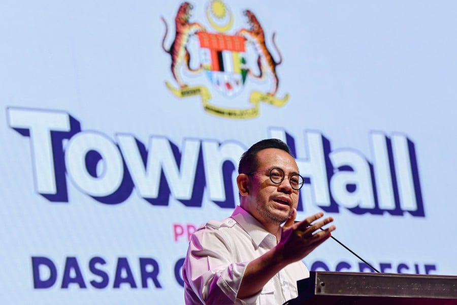 Human Resources Minister Steven Sim said a tripartite meeting involving the government, employers representatives and employees would also be held to discuss the findings. BERNAMA PIC