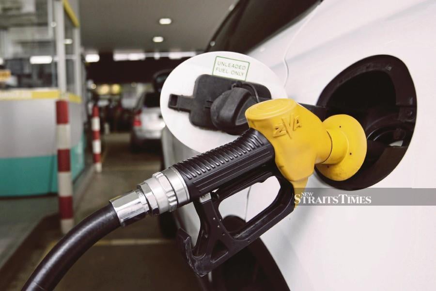 Retail prices of petrol and diesel will remain unchanged from tomorrow (April 18) until April 24. NSTP/AIZUDDIN SAAD